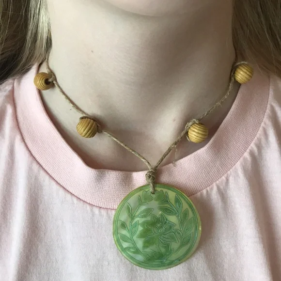 Handmade hemp string and shell pendant choker - Picture 6 of 7